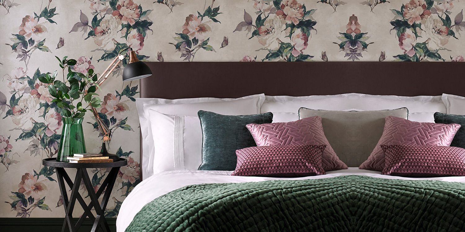 Обои 1838 Wallcoverings Camellia Madama Butterfly Ivory 1703-108-01 фото в интерьере